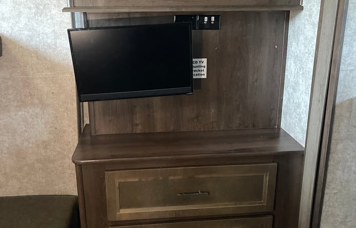 Bunk house/ room TV .