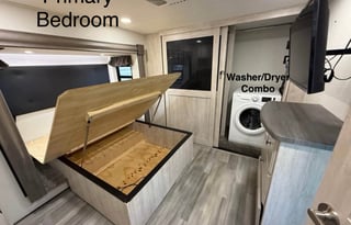 Luxury Glamping on Wheels (Pet Friendly)