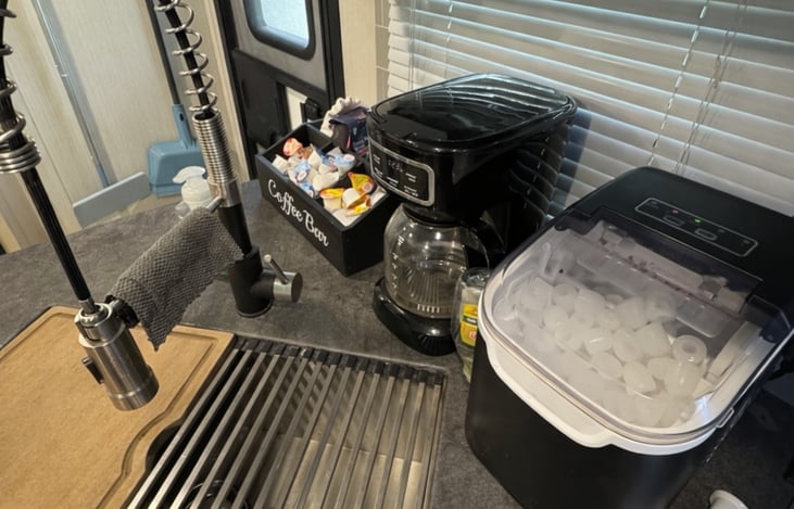 Coffee Bar and Counter top Ice Maker