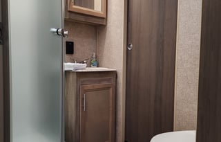 Poconos Romance: Luxury RV Delivered