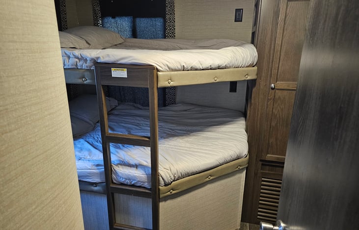 Rear double bunks. Weight rating of 300 pounds on the top bunk.
