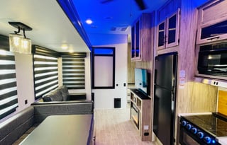 2022 Cherokee Arctic Wolf Fifth-wheel