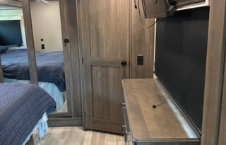 2022 Solitude 390RK  CAVA ROBLES SPECIAL