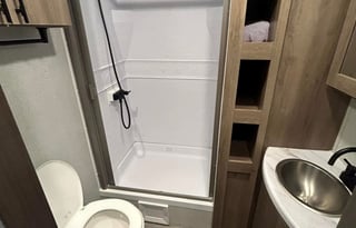 Lo Rentz 2023 Imagine Travel Trailer Sleeps 6