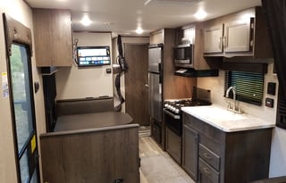 Sleeps 6 PLEASE READ UNDER DESCRIPTION FIRST