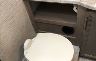 2021 Thor Motor Coach Quantum SE SE28 Ford