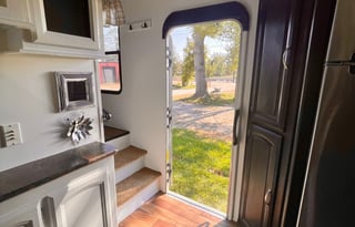Spacious 42-ft 5th wheel RV