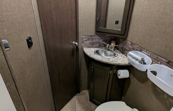 Plenty of room for your travel toiletries, hair tools, etc. Towels and wash cloths included.