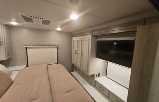 The Phoenix, 2026 Thor Motor Coach Omni TRAIL R36