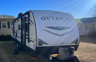 Comfortable Travel Trailer for 6 People