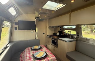 Airstream Glamping in Style/Remote OfficeStarlink