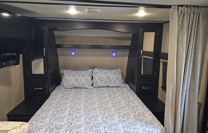 Queen Bed: Relax in this comfortable queen bed.