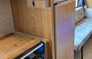 2002 Tahoe Lite Camper sleeps 4