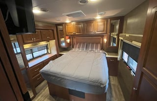 2015 Thor Motor Coach Palazzo 33.3