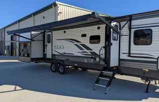 Lu&Ry's 2021 Puma bunkhouse