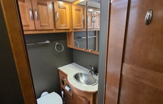Luxury 2019 Winnebago Forza 34T Diesel Class A