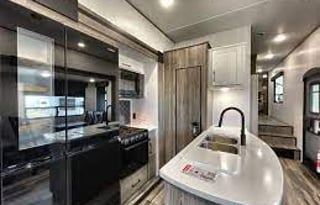 Breathtaking Lake View w/Bunkhouse (Stationary)