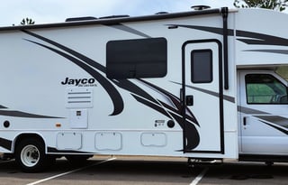 Sleeps 8 with Queen, Bunkbeds, Shower, Kitchen+