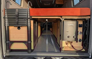 ROVENN - Mercedes Winnebago Adventure Wagon++ 70SE