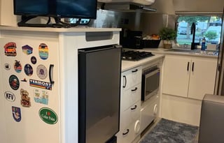 Wahoo! 2021 Airstream RV Caravel 20FB