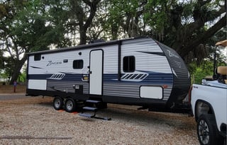 ♣Full size BUNKS♣Sleeps 6♣Private Queen master♣