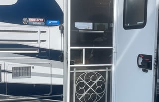 32ft. Luxury RV-Pure Glamping kid & pet approved