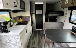 Affordable Camping 2025 Jayco sleeps 5-6