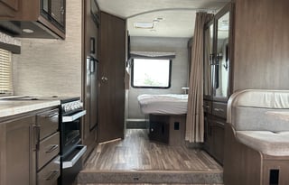 2025 Thor Freedom Elite - Home-like amenities!