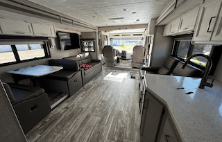 Easy-to-Drive ClassA w/ Surprising Amount of Room