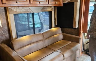 Big Baaaaby - Pet Friendly Class A Motorhome