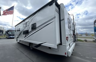 2024 Thor Ace 32B (Sleeps 8 to 9!