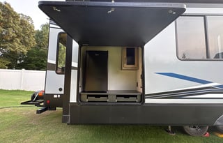 2022 Cherokee Arctic Wolf 3660 Suite