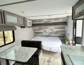 Dutchmen RV Coleman Lantern LT Series 17B