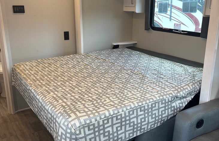 Open queen size "Murphy Style" bed. 
Pillows and fresh linen provided!