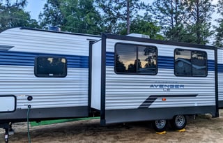 Clean 2022 Camper W/ Queen Room and Bunk Room