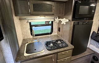 2016  Winnebago Winnie Drop 170S