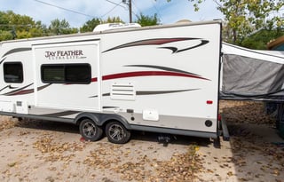 Fully Stocked Jayco | Easy Tow & Sleeps 6