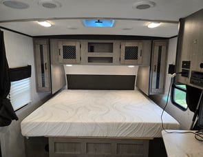 Airstream RV Atlas Murphy Suite