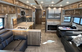 2019 Fleetwood RV Discovery 38W - Sleeps 8