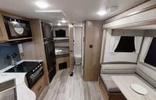 2022 Avenger 24bhs (Double Size Bunks)