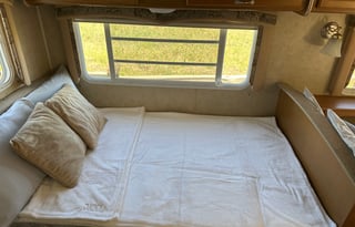 Large Camper - Vacation Ready/Full of Amenities