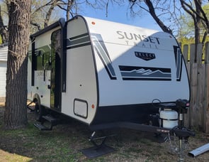 Keystone RV Crossroads Sunset Trail