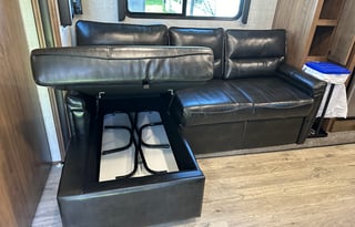 Traveler – Compact Comfort for Your Next Adventure