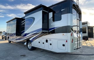 CL 40 - Luxury Vision XL – 2 Baths, Sleeps 6+
