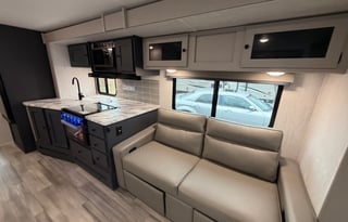 Family Adventure Camper – Apex 300BHS Bunkhouse RV