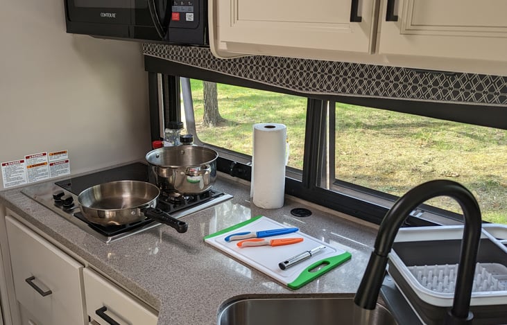 Kitchen has everything you need for your outdoor adventures; all utensils, pots, pans, knives, cutting bords, even a can opener.  Important that you have as close to a carefree adventure as possible.