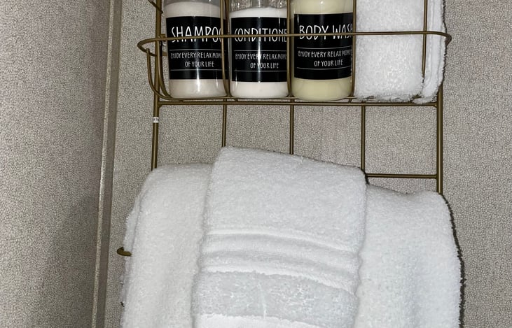 Fresh towels, wash clothes, shampoo, conditioner, and body wash provided!