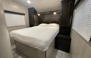 RV- Sandsport toyhauler