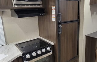 MoJo's 2019 Summerland Sleeps 10