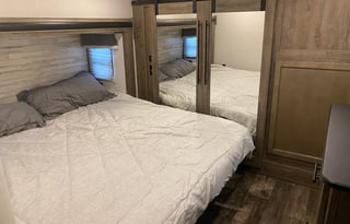 Two Bed/bathroom 5th Wheel w/ Bunkhouse